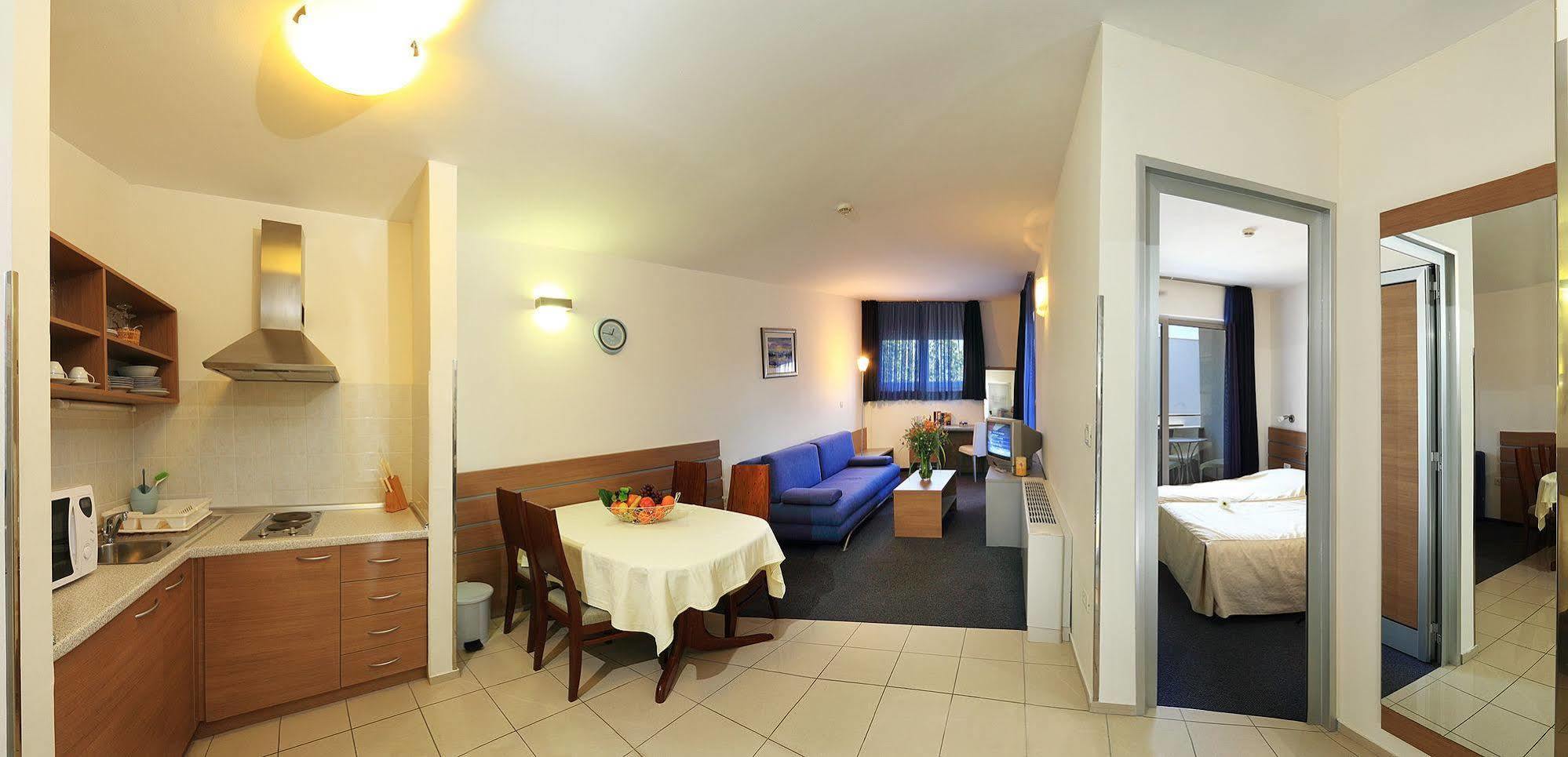 Apartmani Marija Постира Экстерьер фото