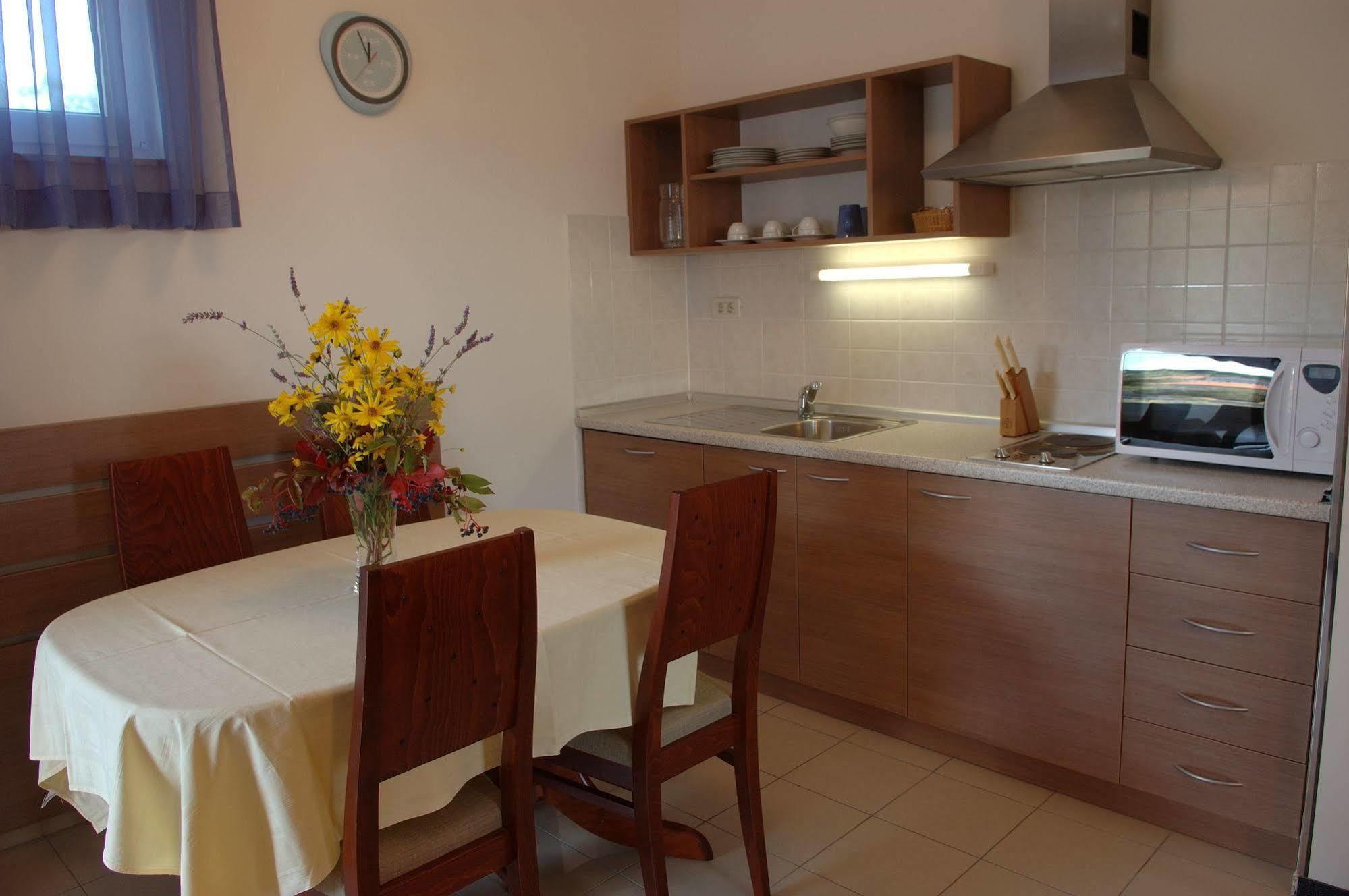 Apartmani Marija Постира Экстерьер фото